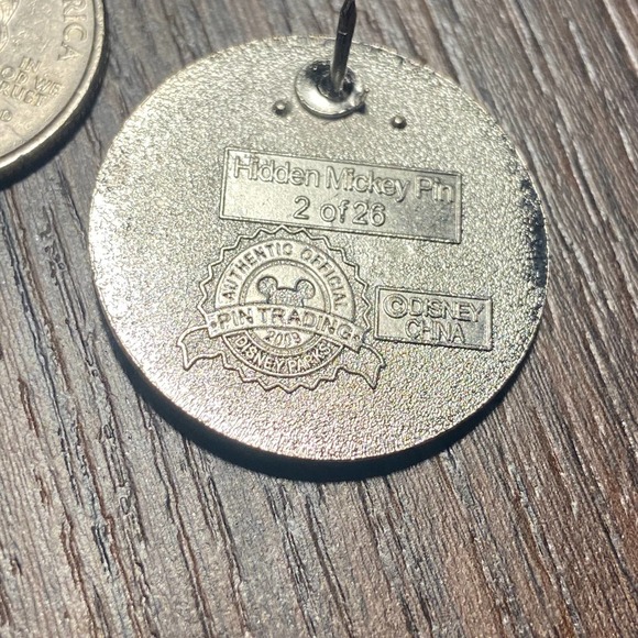 Disney parks Finding Nemo D dory hidden mickey 2 of 26 Circle Enamel Pin 2009 - Picture 4 of 5